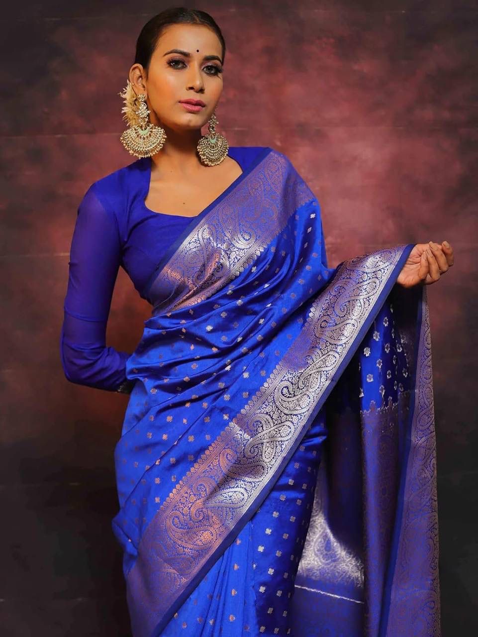 Eloquence Royal Blue Soft Silk Saree With Seraglio Blouse Piece - Image 6