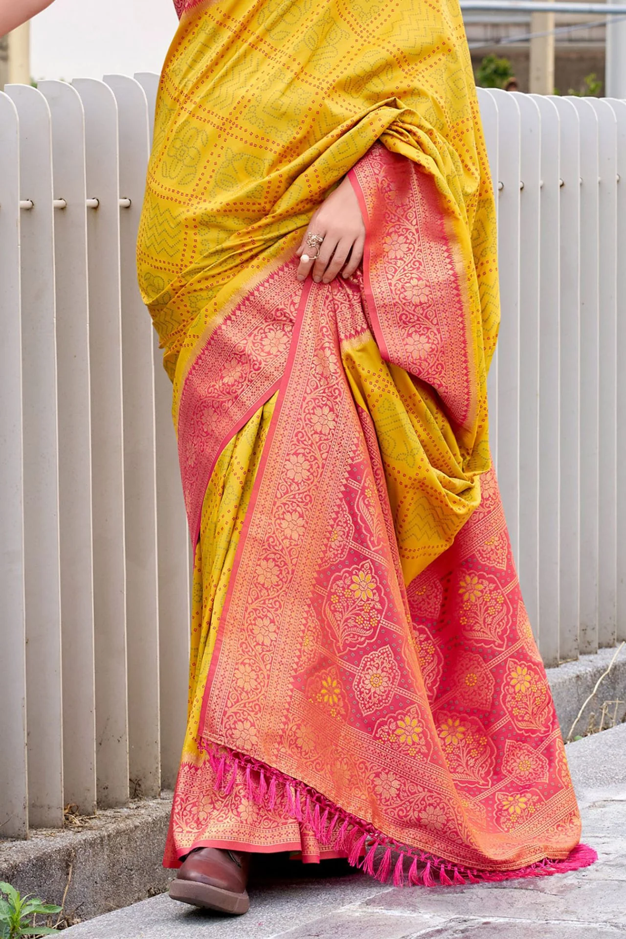 Eloquence Yellow Soft Banarasi Silk Saree With Sumptuous Blouse Piece - Image 4