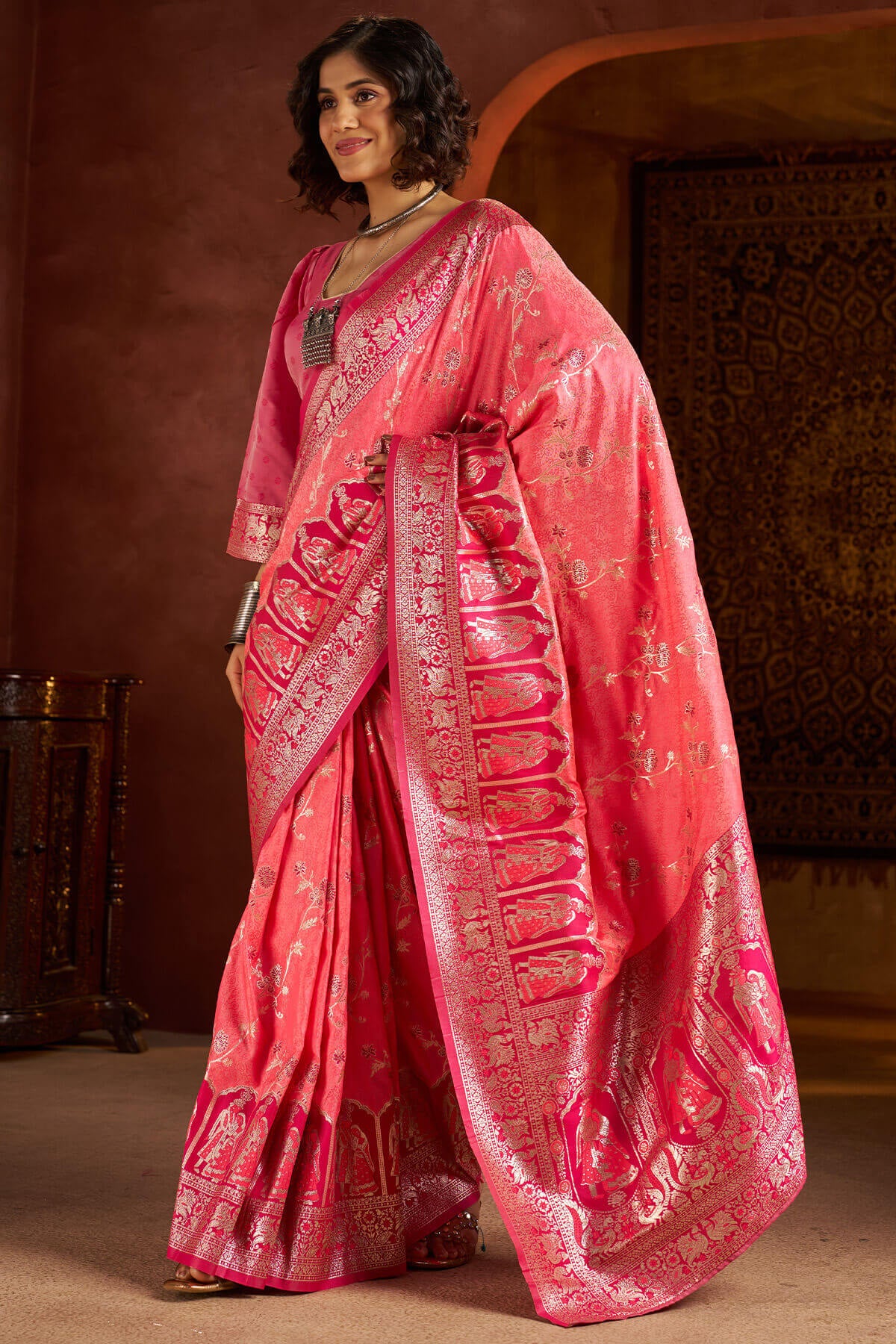 Embrocation Pink Pure Zari Weaving Banarasi Silk Saree With Moiety Blouse Piece - Image 3