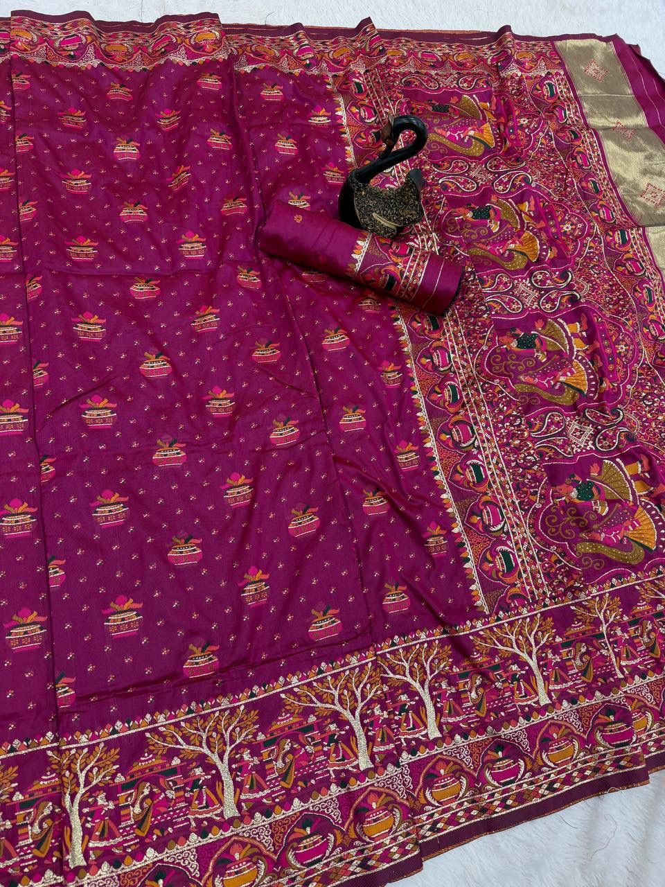 Embrocation Purple Pashmina Saree With Beauteous Blouse Piece - Image 3