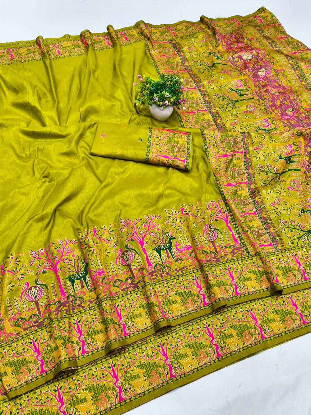 Enamoring Mehndi Nylon Dola Pashmina Saree With Surpassing Blouse Piece - Image 2