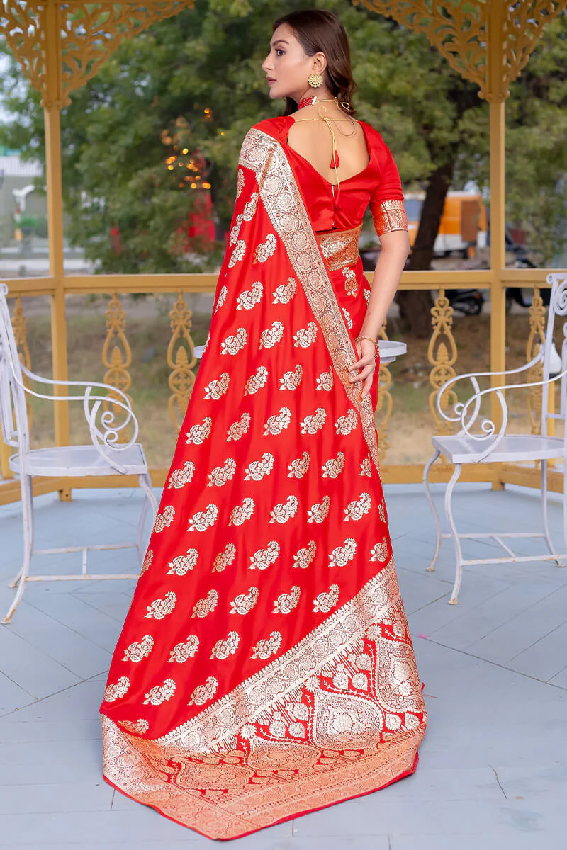 Enchanting Red Soft Banarasi Silk Saree With Imaginative Blouse Piece - Image 5