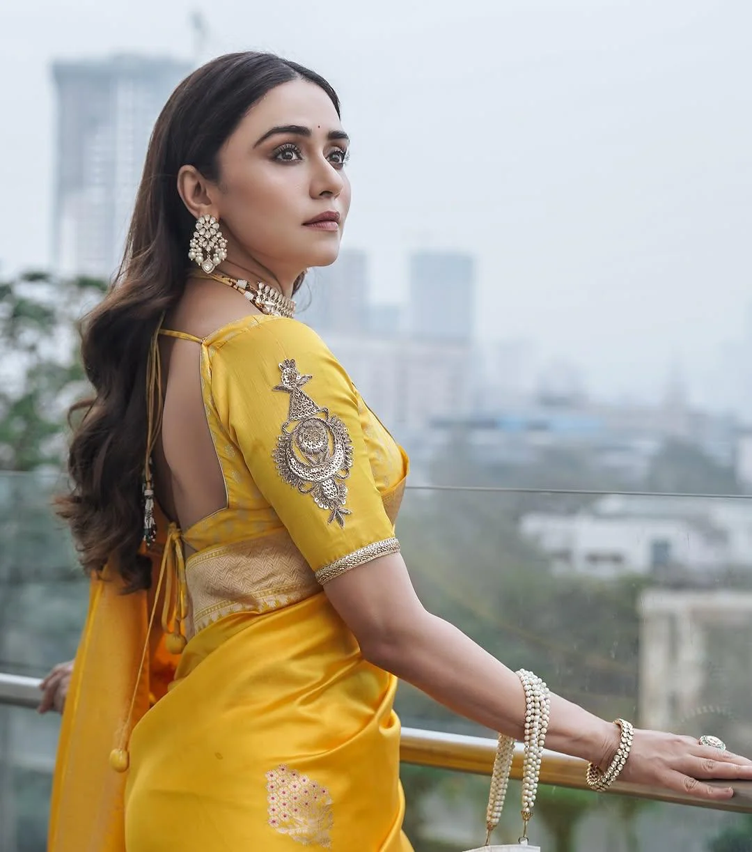 Enchanting Yellow Soft Silk Saree With Flamboyant Blouse Piece - Image 5