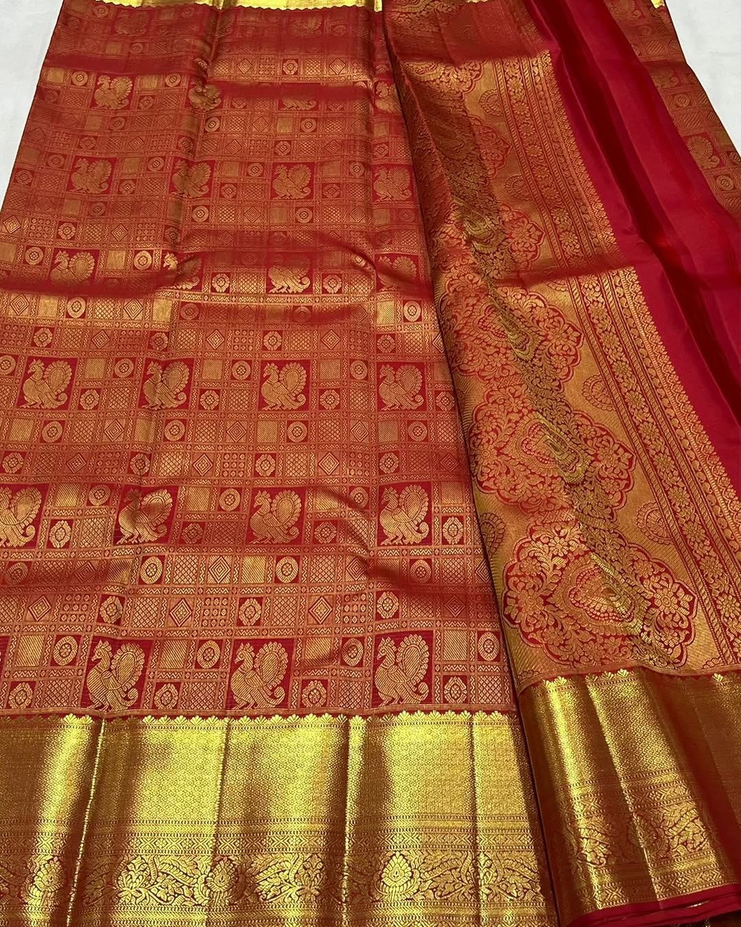 Energetic Red Soft Banarasi Silk Saree With Palimpsest Blouse Piece - Image 2