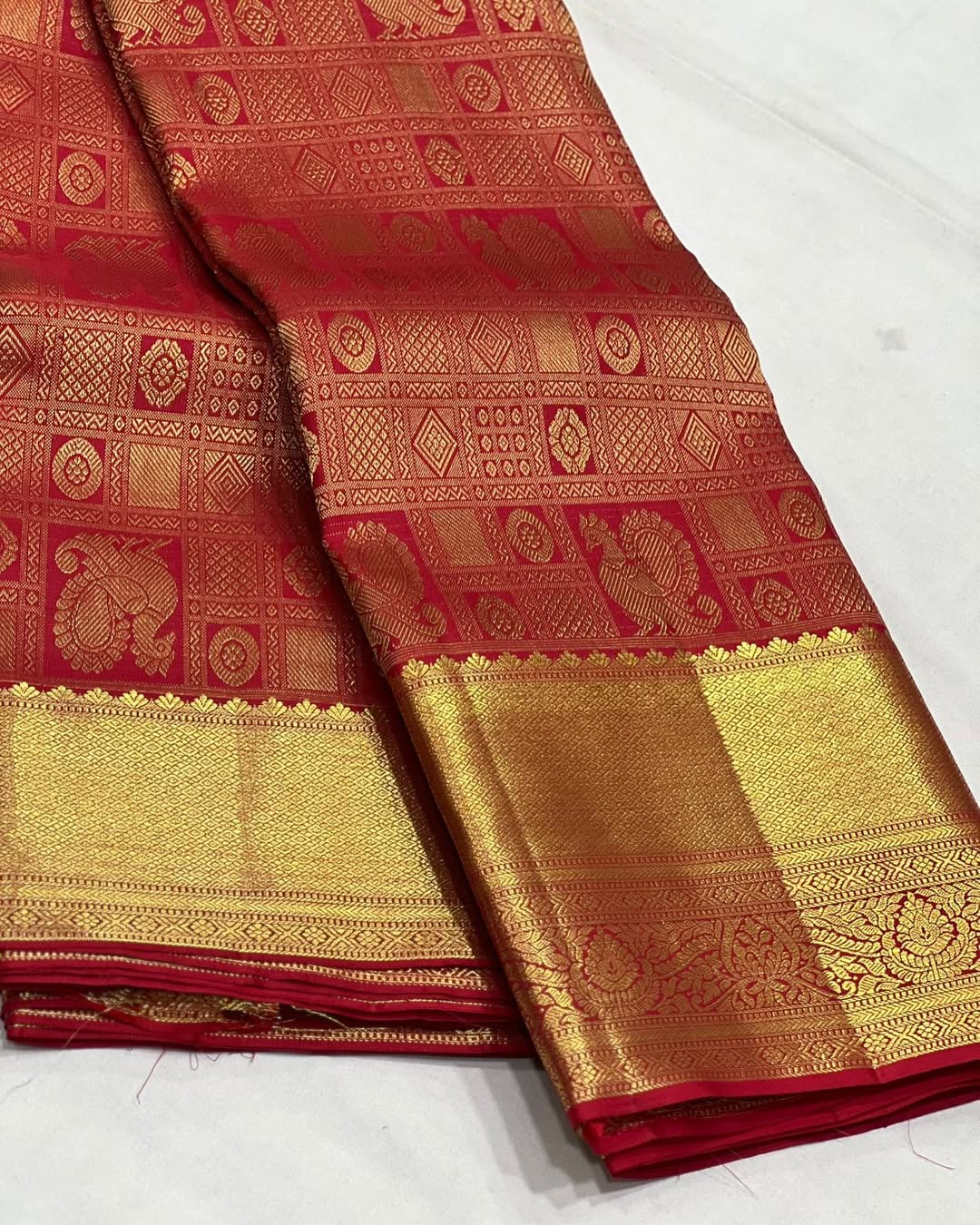 Energetic Red Soft Banarasi Silk Saree With Palimpsest Blouse Piece - Image 3