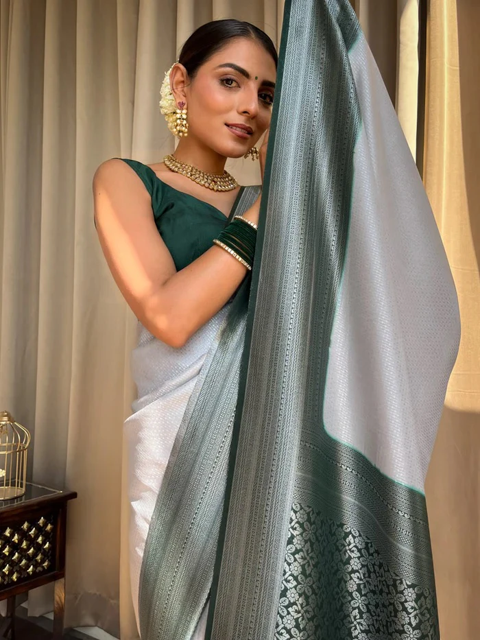 Engaging Grey Soft Silk Saree With Tempting Blouse Piece - Image 2