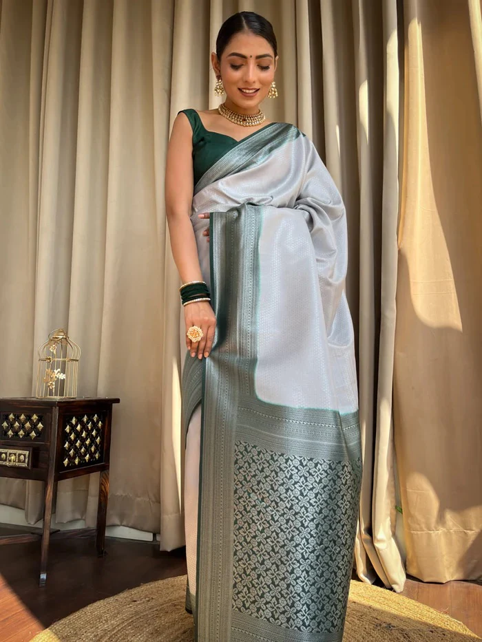 Engaging Grey Soft Silk Saree With Tempting Blouse Piece - Image 3