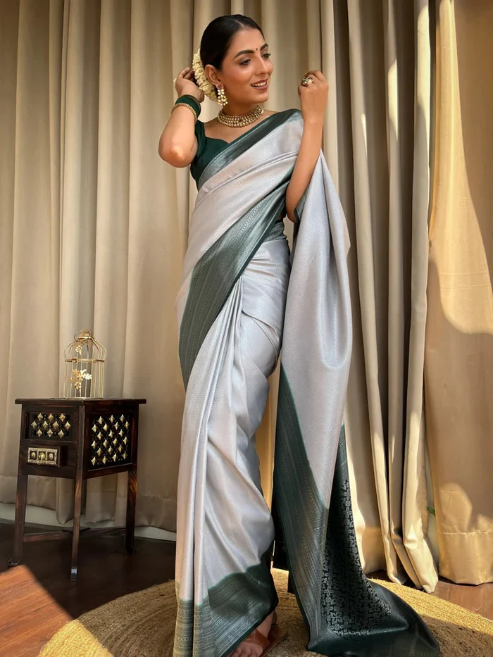 Engaging Grey Soft Silk Saree With Tempting Blouse Piece - Image 4