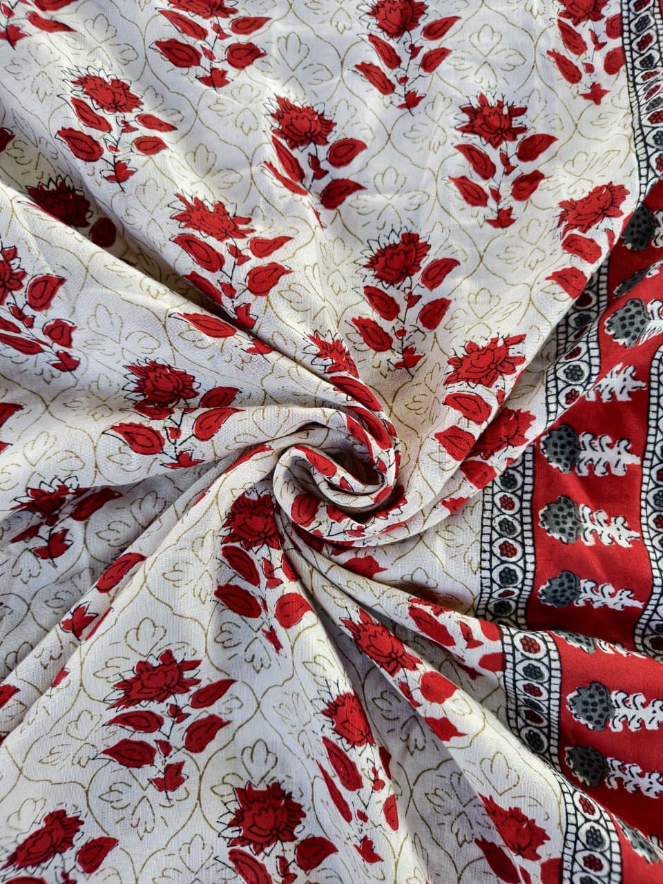 Engaging Off White Printed Cotton Silk Saree With Trendy Blouse Piece - Image 2