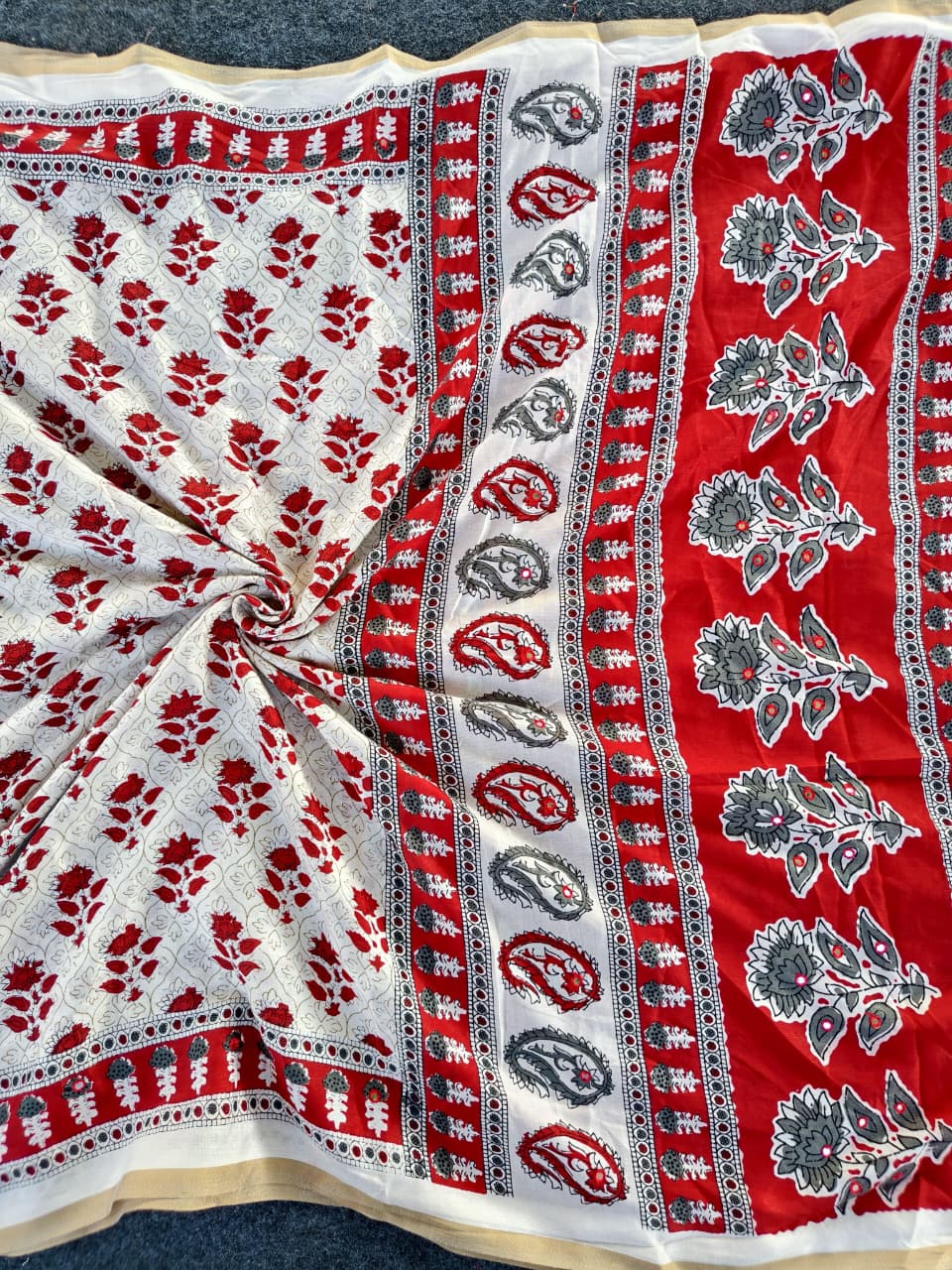 Engaging Off White Printed Cotton Silk Saree With Trendy Blouse Piece - Image 3