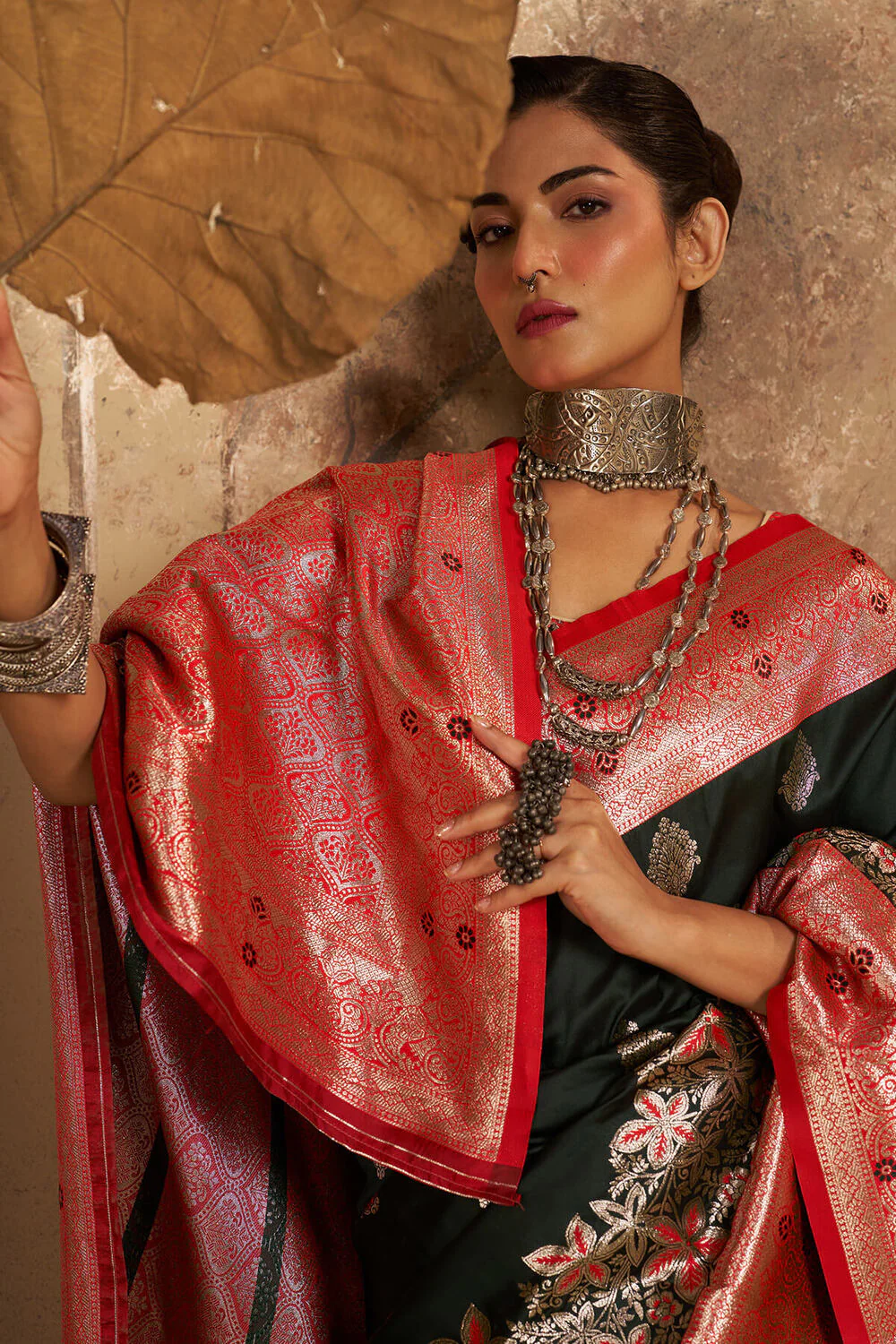 Engrossing Dark Green Pure Zari Weaving Banarasi Silk Saree With Comely Blouse Piece - Image 2