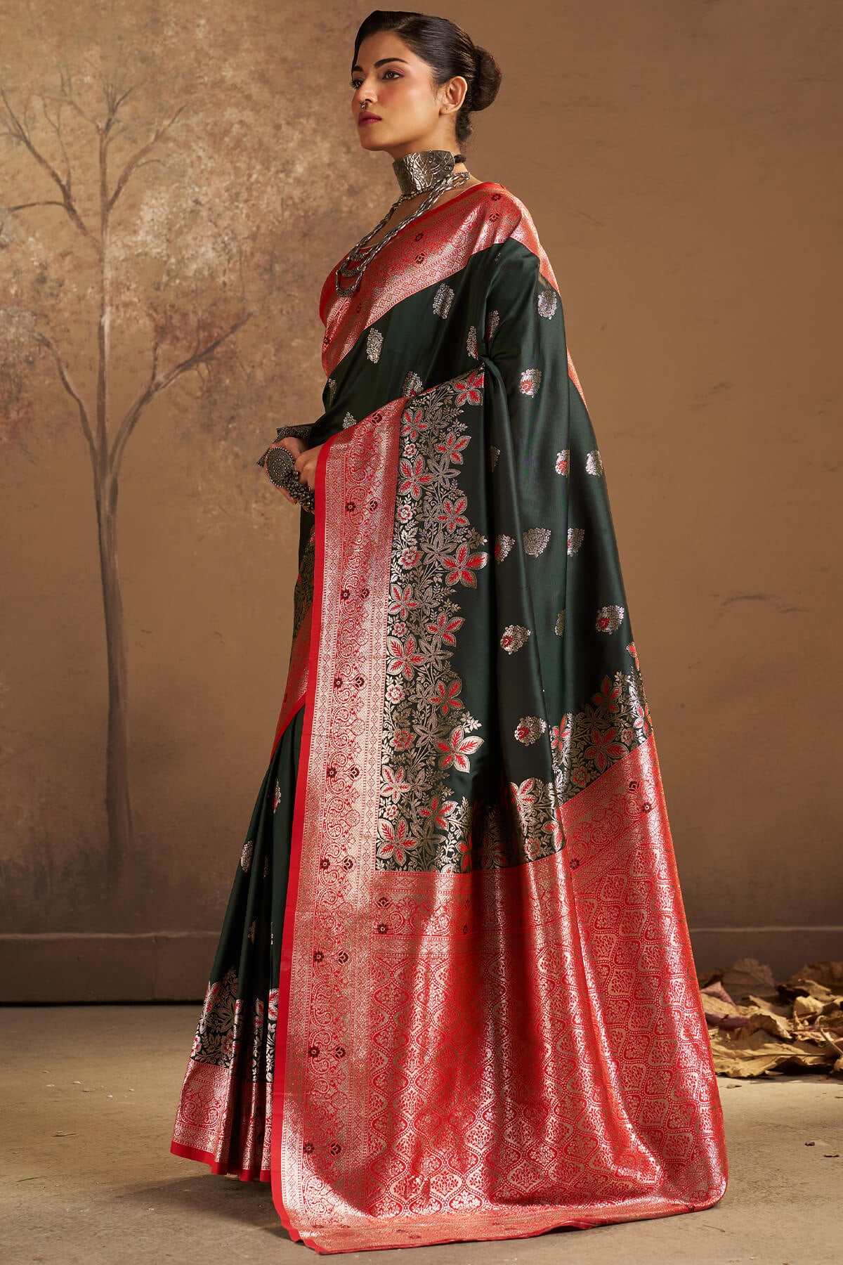 Engrossing Dark Green Pure Zari Weaving Banarasi Silk Saree With Comely Blouse Piece - Image 5