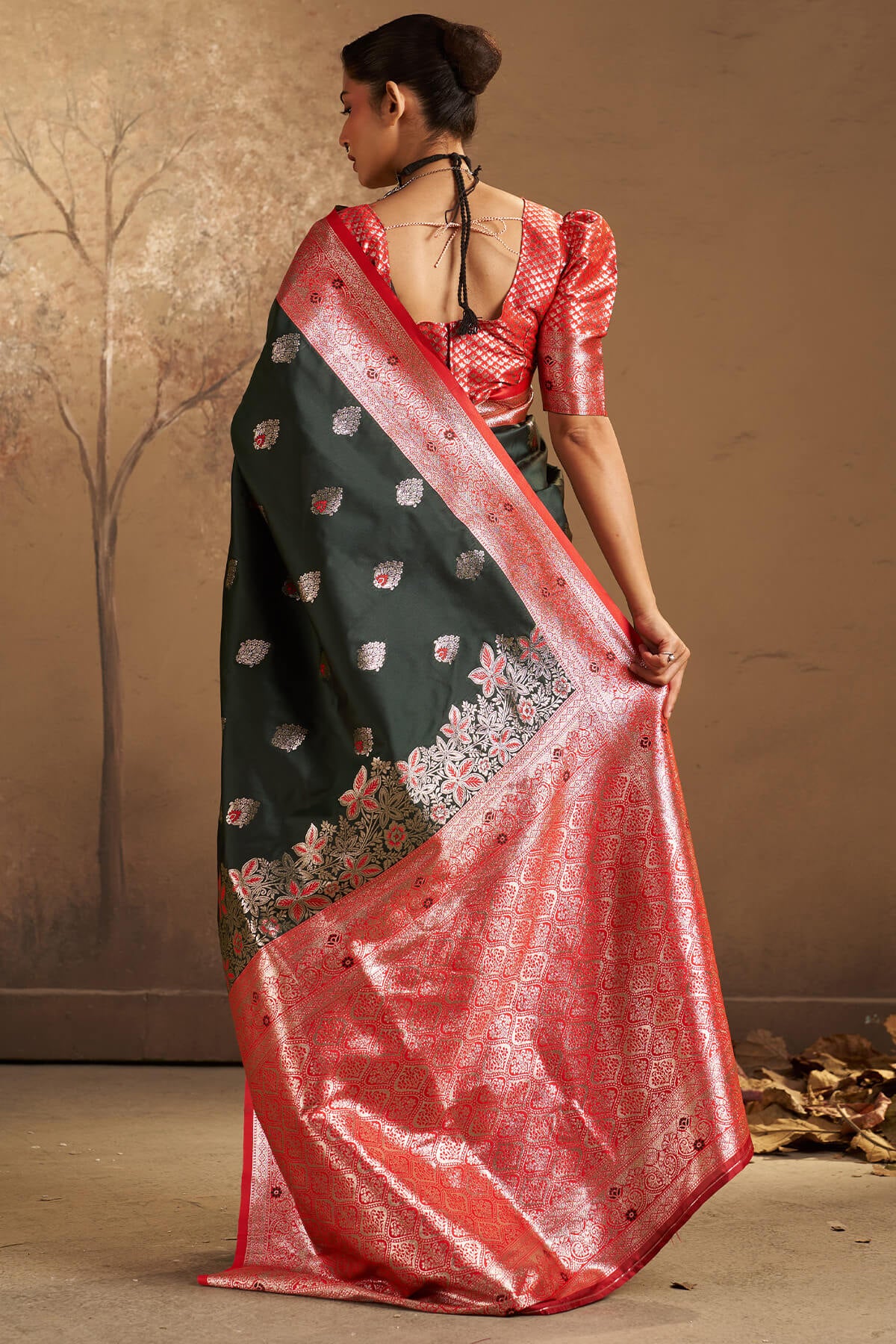 Engrossing Dark Green Pure Zari Weaving Banarasi Silk Saree With Comely Blouse Piece - Image 6