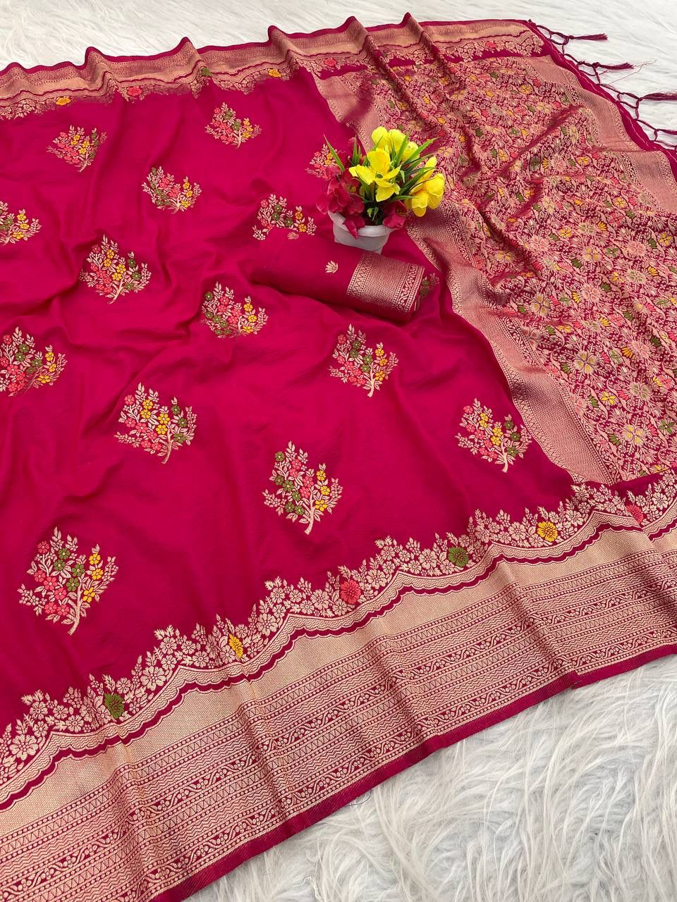 Engrossing Dark Pink Banarasi Georgette Silk Saree With Symmetrical Blouse Piece - Image 2