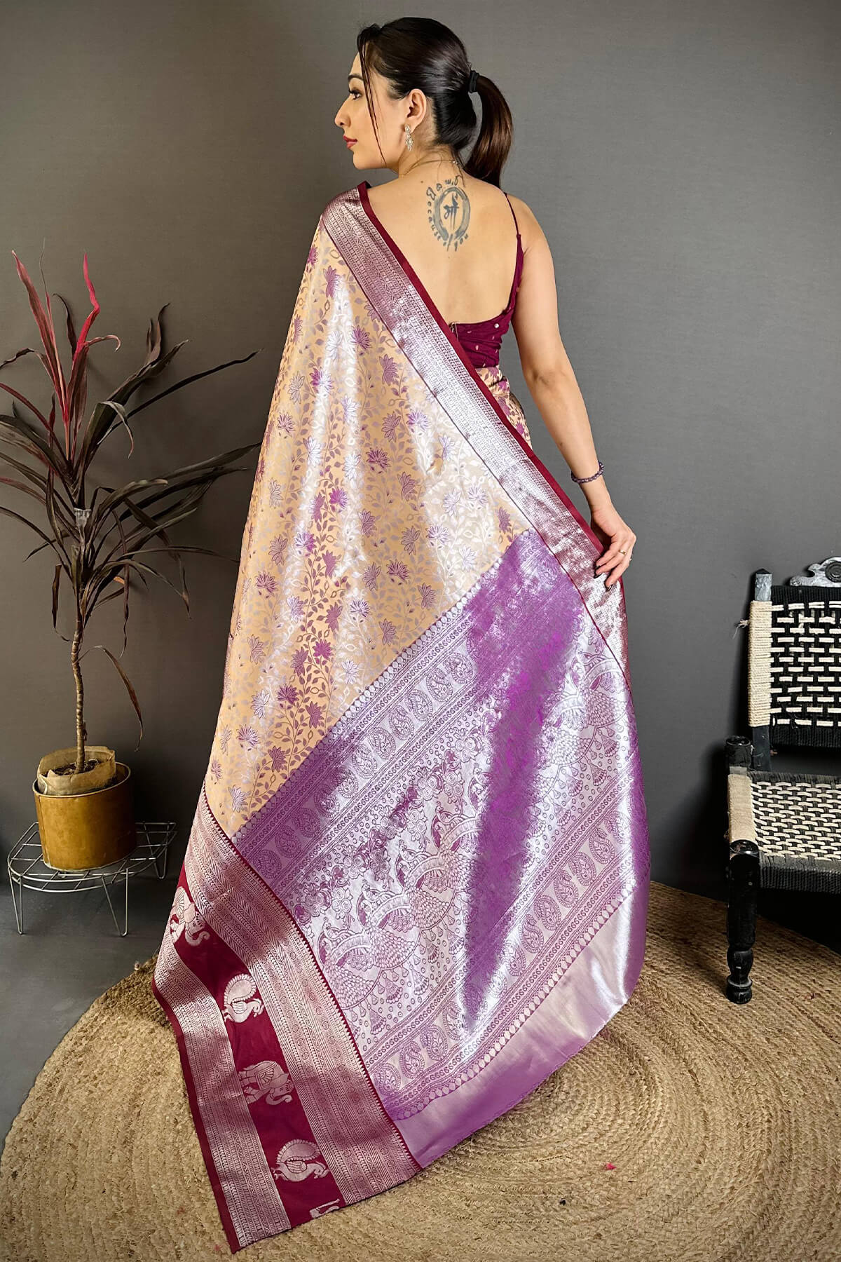 Enticing Beige Kanjivaram Silk Saree With Demanding Blouse Piece - Image 4