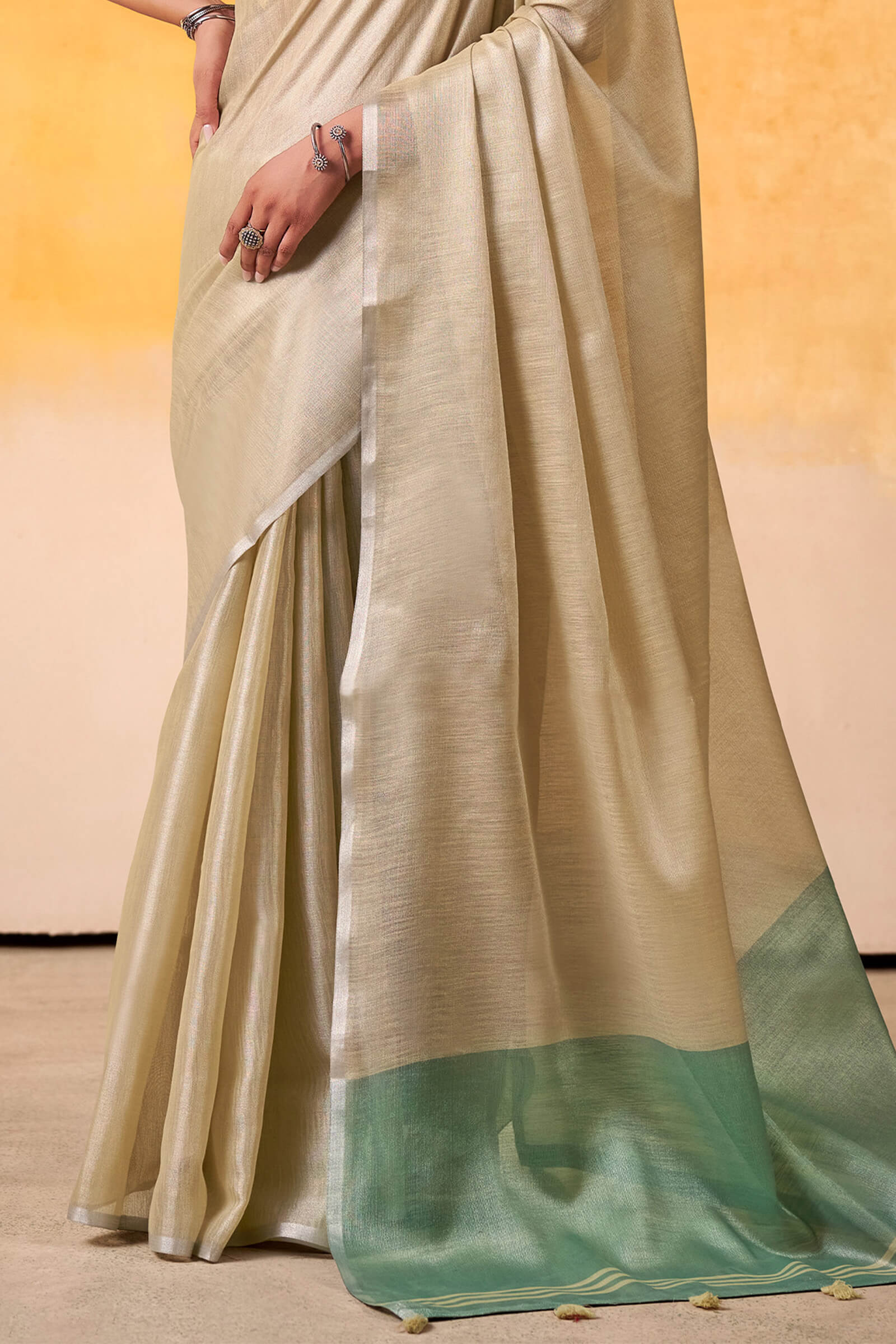 Entrancing Beige Soft Banarasi Tissue Silk Saree With Murmurous Blouse Piece - Image 4