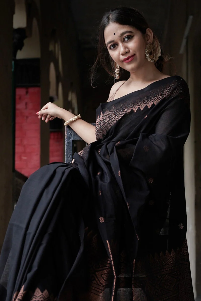Entrancing Black Soft Silk Saree With Brood Blouse Piece - Image 2