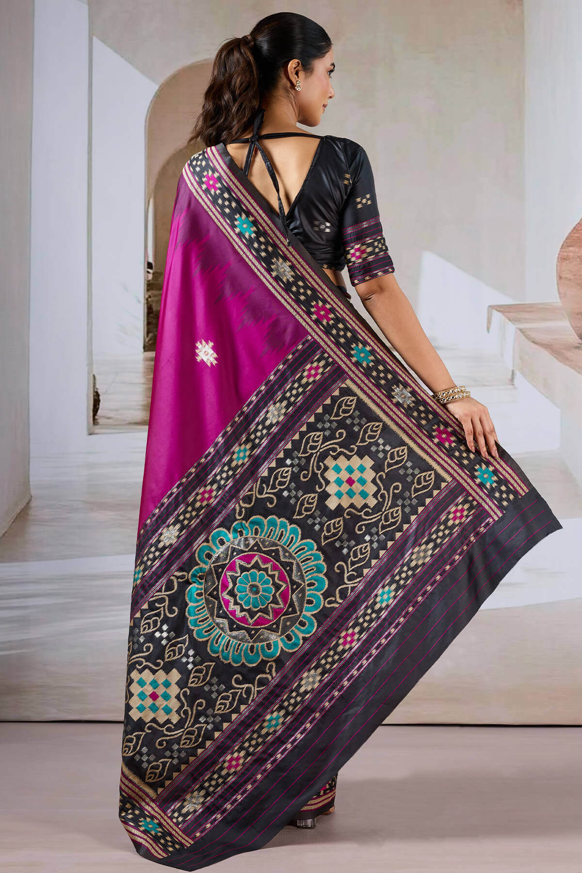 Entrancing Purple Patola Silk Saree with Dazzling Blouse Piece - Image 6