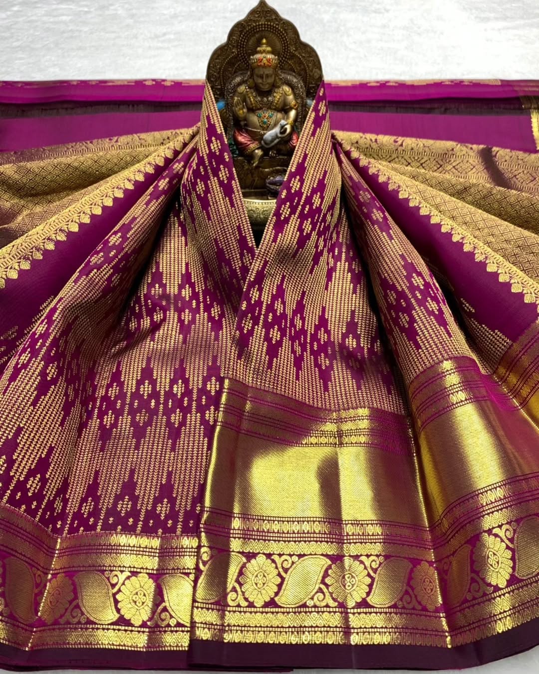 Entrancing Purple Soft Banarasi Silk Saree With Comely Blouse Piece - Image 3