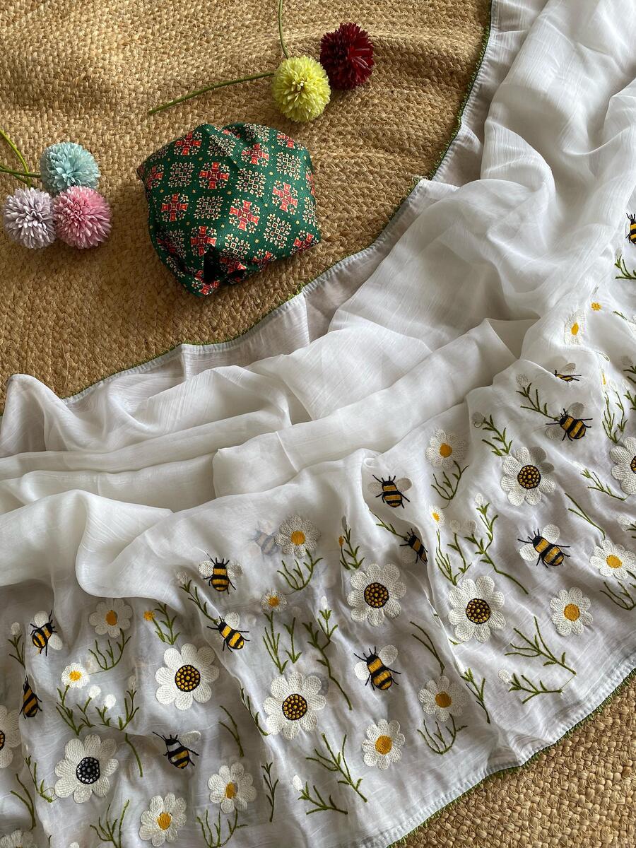 Ephemeral Off White Embroidery Work Crush Silk Saree With Mellifluous Blouse Piece - Image 6