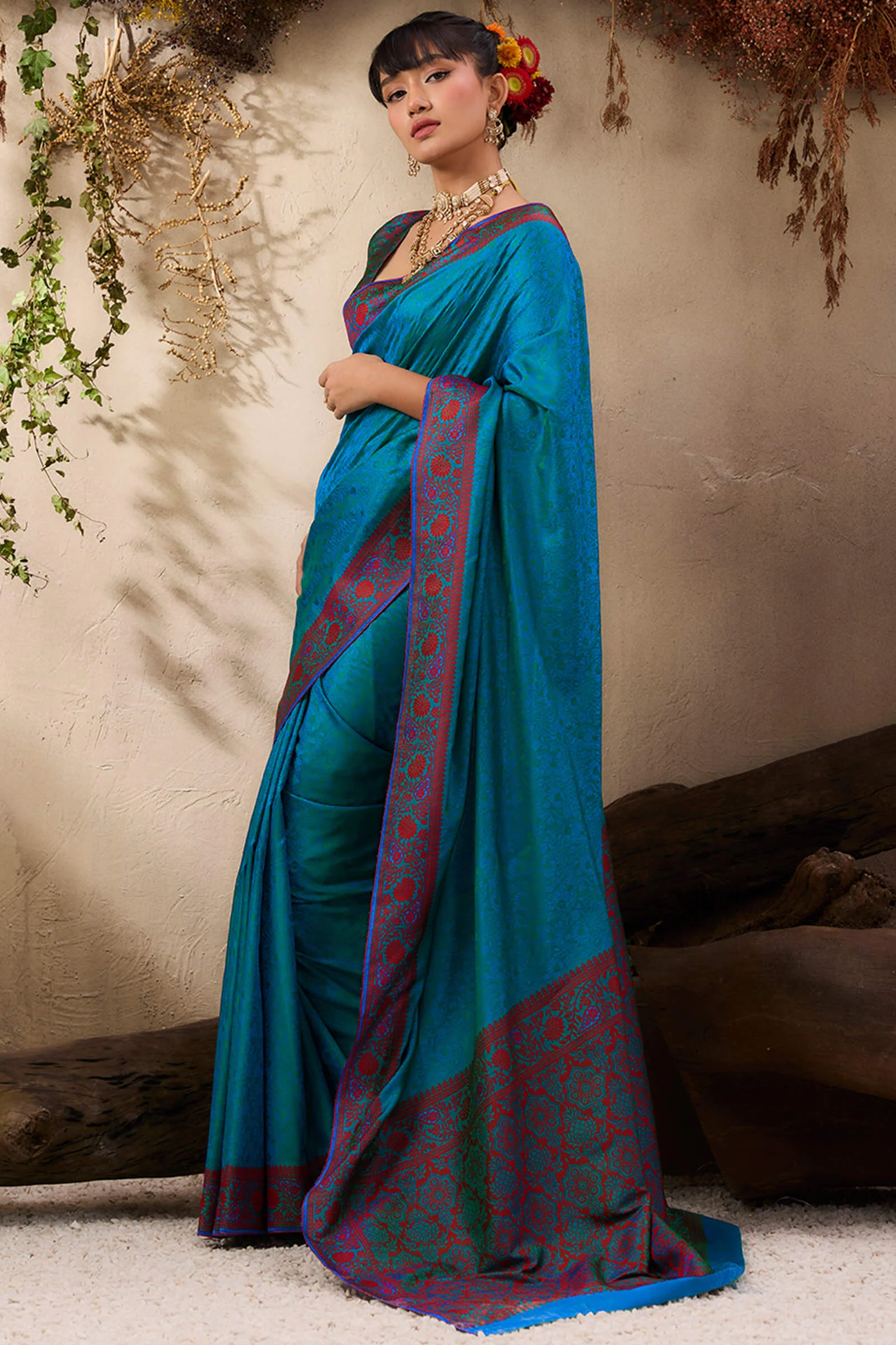 Ephemeral Rama Kanjivaram Silk Saree With Mellifluous Blouse Piece - Image 3