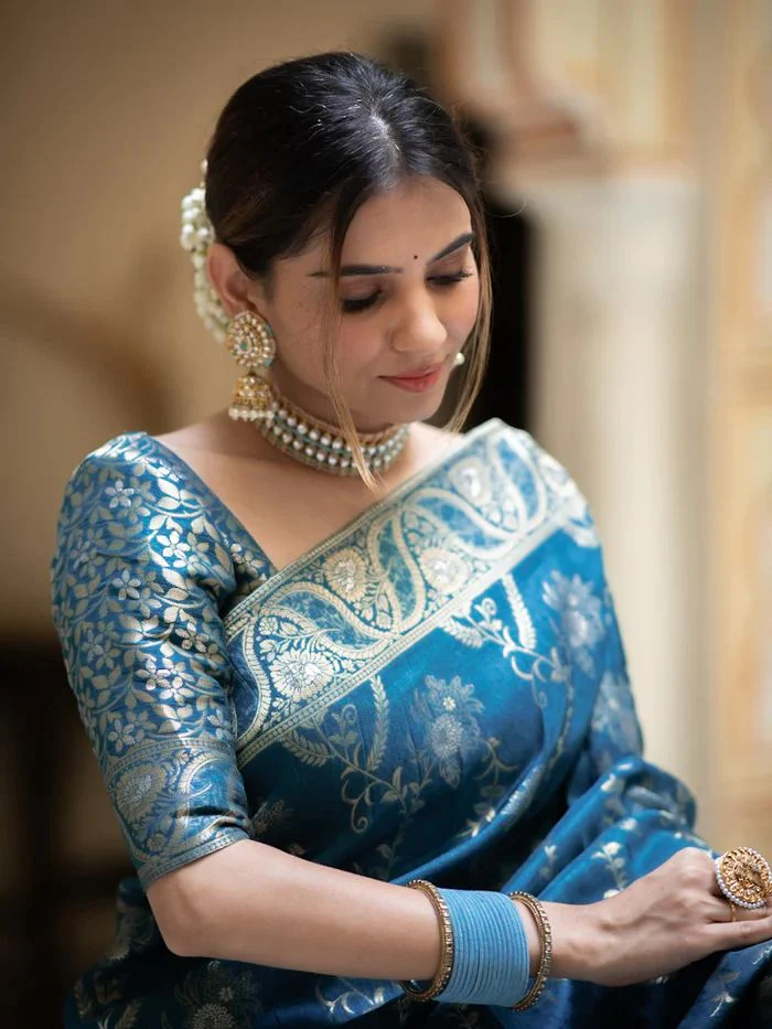 Epiphany Rama Soft Silk Saree With Embrocation Blouse Piece - Image 2