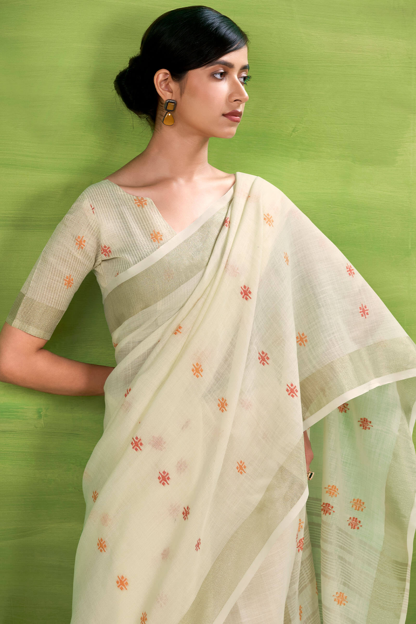 Ethereal Beige Cotton Silk Saree With Efflorescence Blouse Piece - Image 2