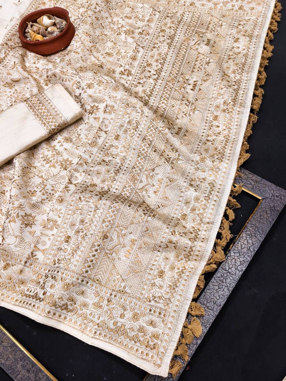 Ethnic Off White Embroidery Work Tussar Silk Saree With Pleasant Blouse Piece - Image 3