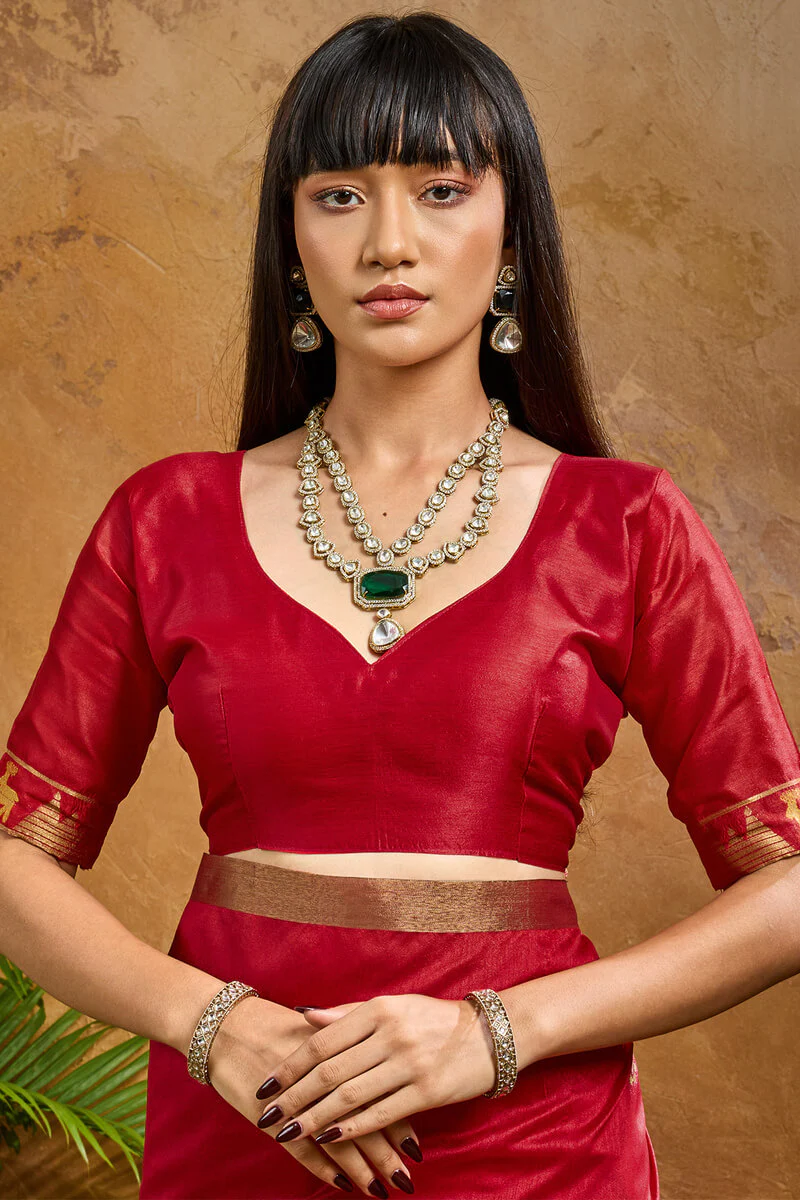 Ethnic Red Banarasi Tussar Silk Saree With Hypnotic Blouse Piece - Image 4