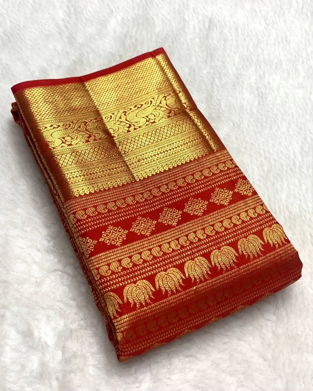 Ethnic Red Soft Banarasi Silk Saree With Prominent Blouse Piece - Image 2