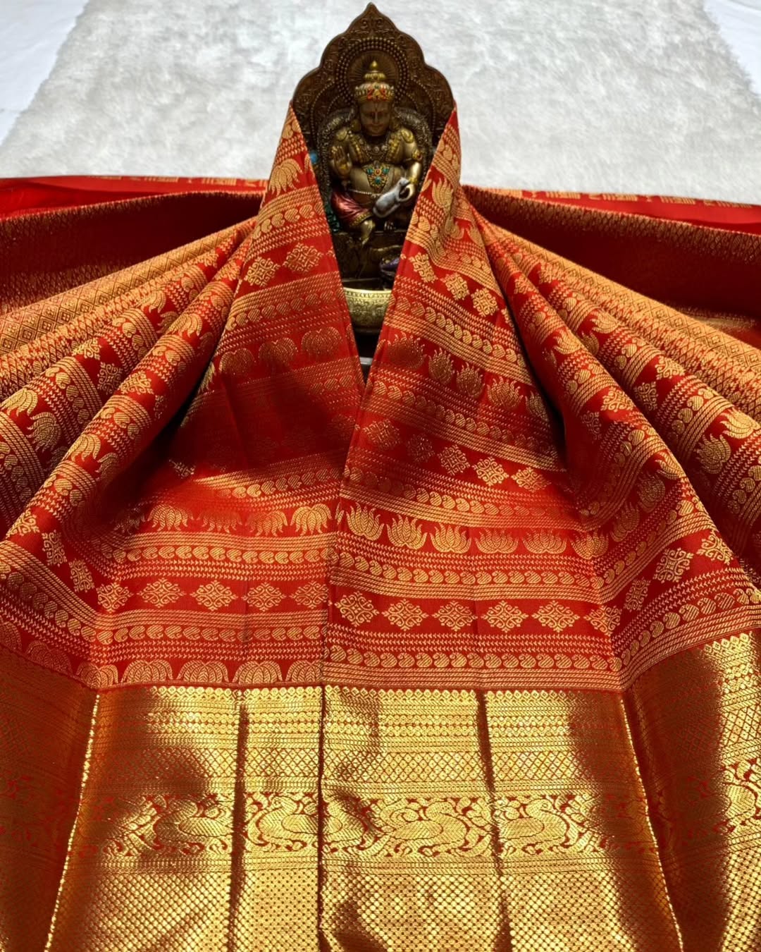 Ethnic Red Soft Banarasi Silk Saree With Prominent Blouse Piece - Image 6