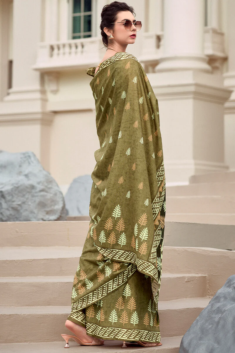 Evanescent Mehndi Printed Mul Cotton Saree With Serendipity Blouse Piece - Image 4