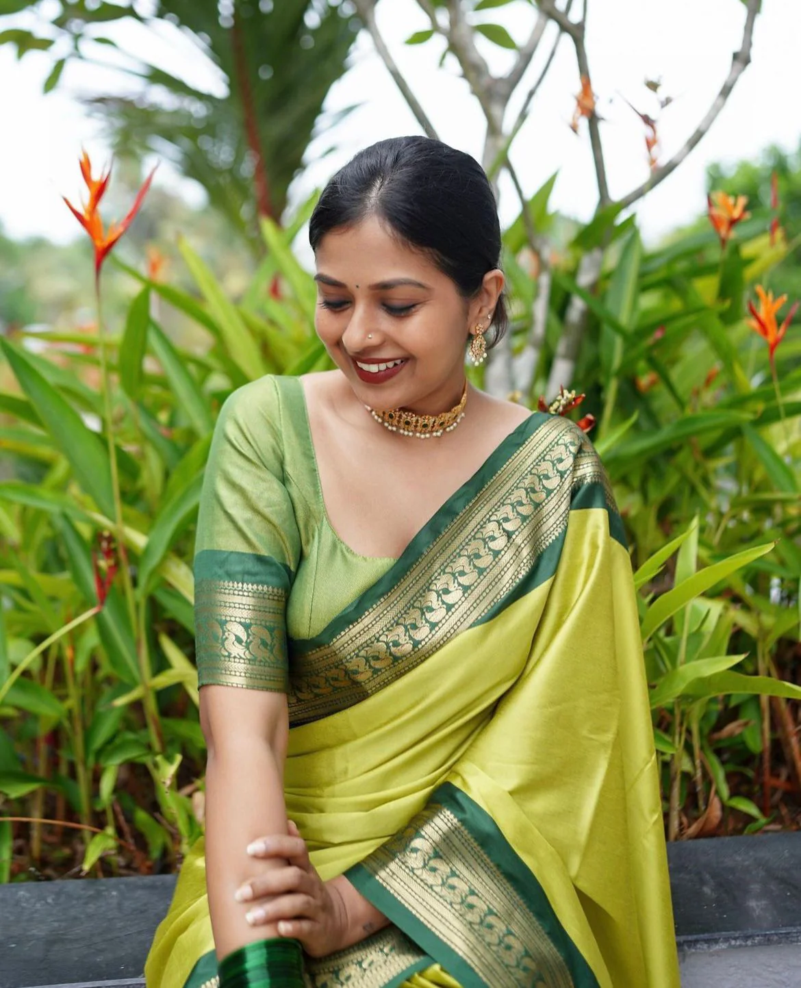 Evanescent Parrot Soft Silk Saree With Chatoyant Blouse Piece - Image 3
