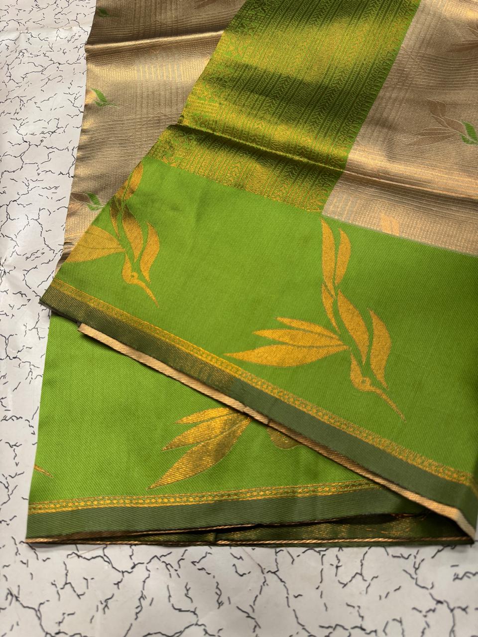 Evocative Beige Soft Banarasi Silk Saree With Stunner Blouse Piece - Image 6