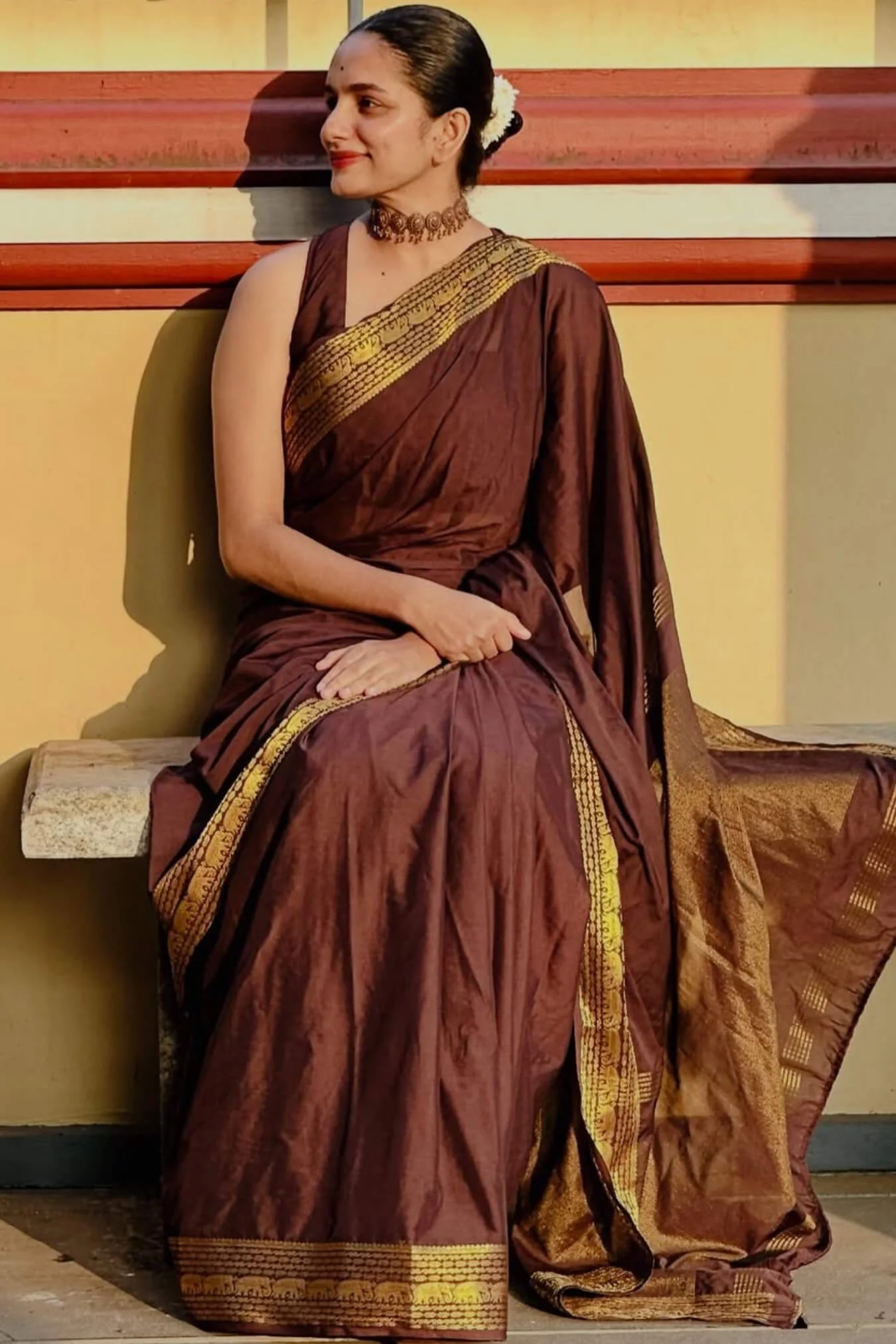 Evocative Brown Pure Zari Weaving Banarasi Silk Saree With Verdant Blouse Piece - Image 5