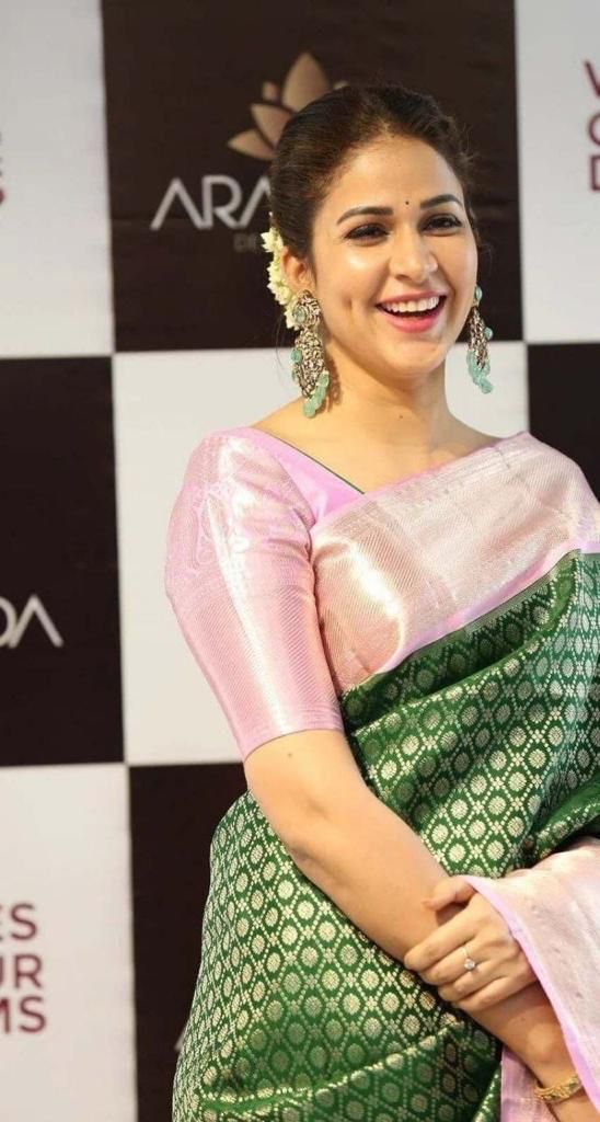 Evocative Dark Green Soft Silk Saree With Redolent Blouse Piece - Image 2