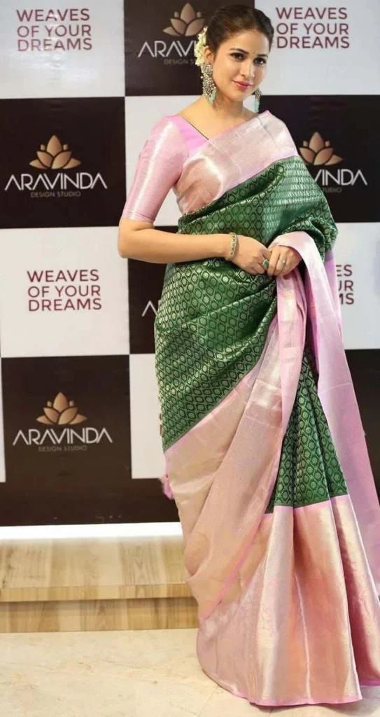 Evocative Dark Green Soft Silk Saree With Redolent Blouse Piece - Image 3