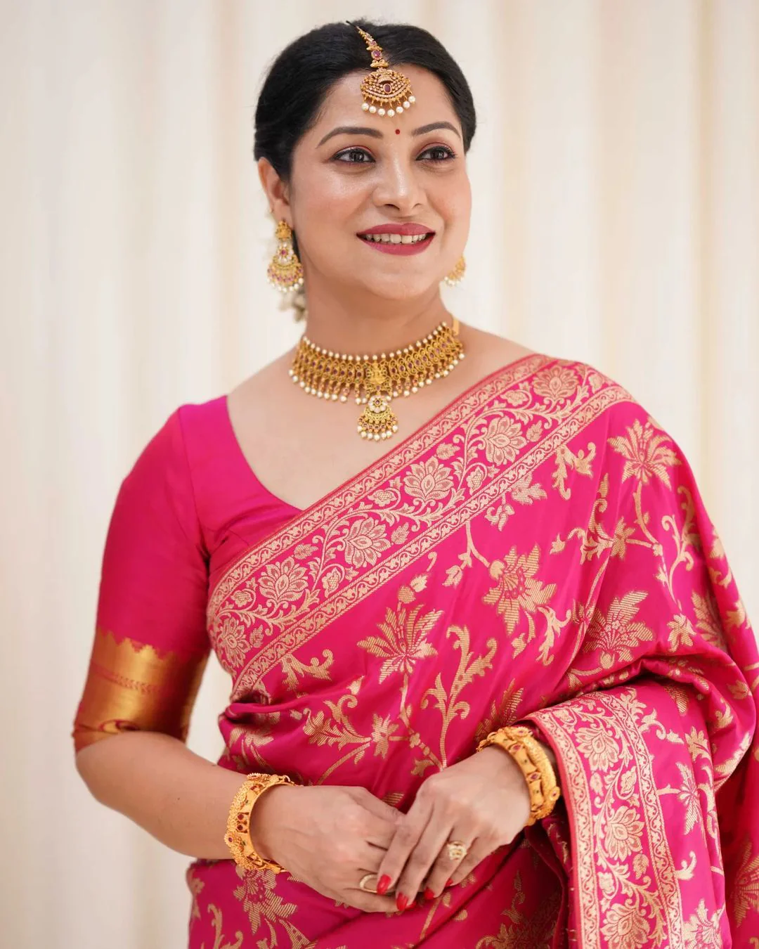 Evocative Dark Pink Soft Banarasi Silk Saree With Admirable Blouse Piece - Image 2