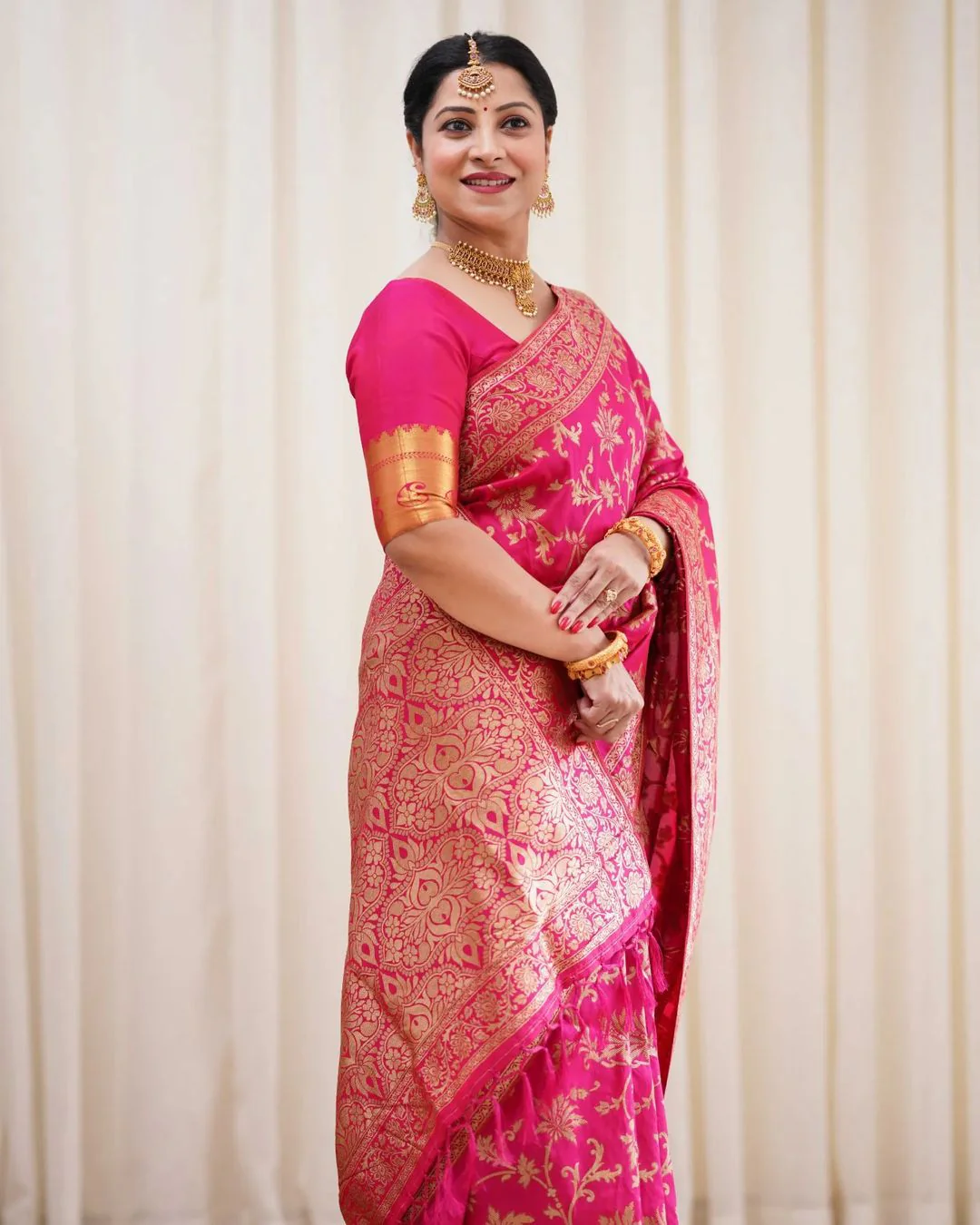 Evocative Dark Pink Soft Banarasi Silk Saree With Admirable Blouse Piece - Image 3