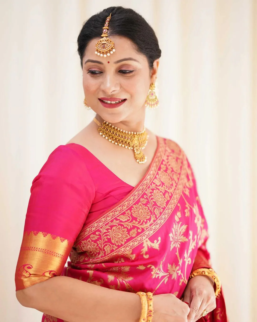 Evocative Dark Pink Soft Banarasi Silk Saree With Admirable Blouse Piece - Image 5
