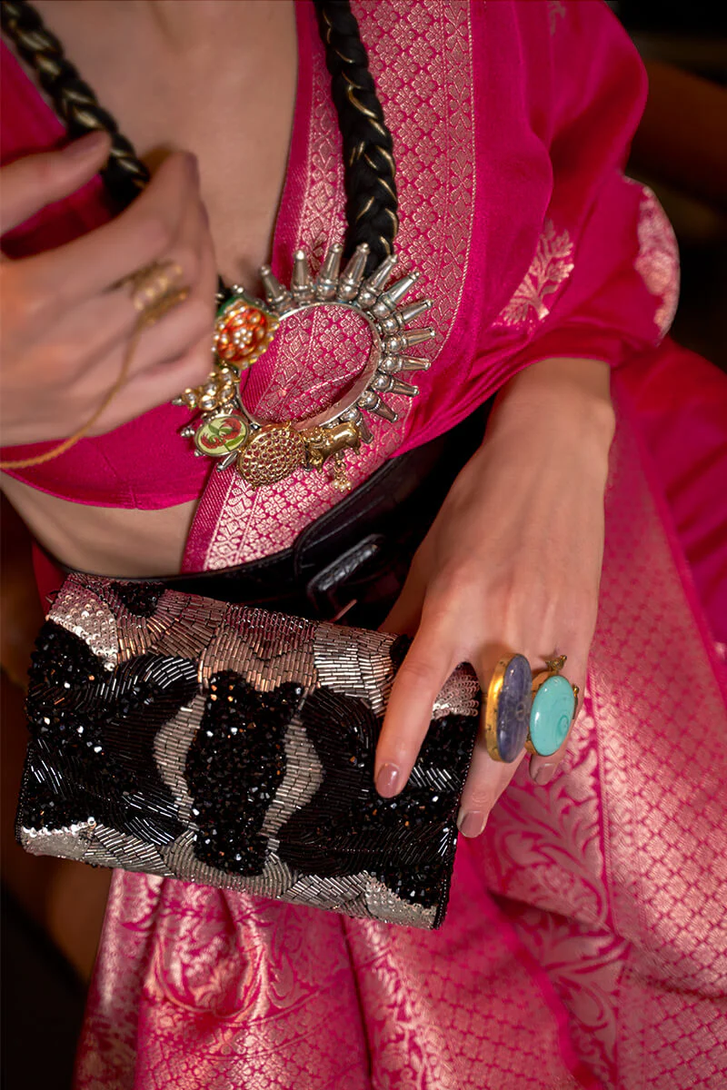 Evocative Dark Pink Soft Banarasi Silk Saree With Quintessential Blouse Piece - Image 3