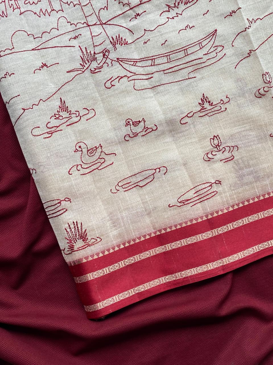 Evocative Off White Printed Cotton Silk Saree With Ethereal Blouse Piece - Image 4