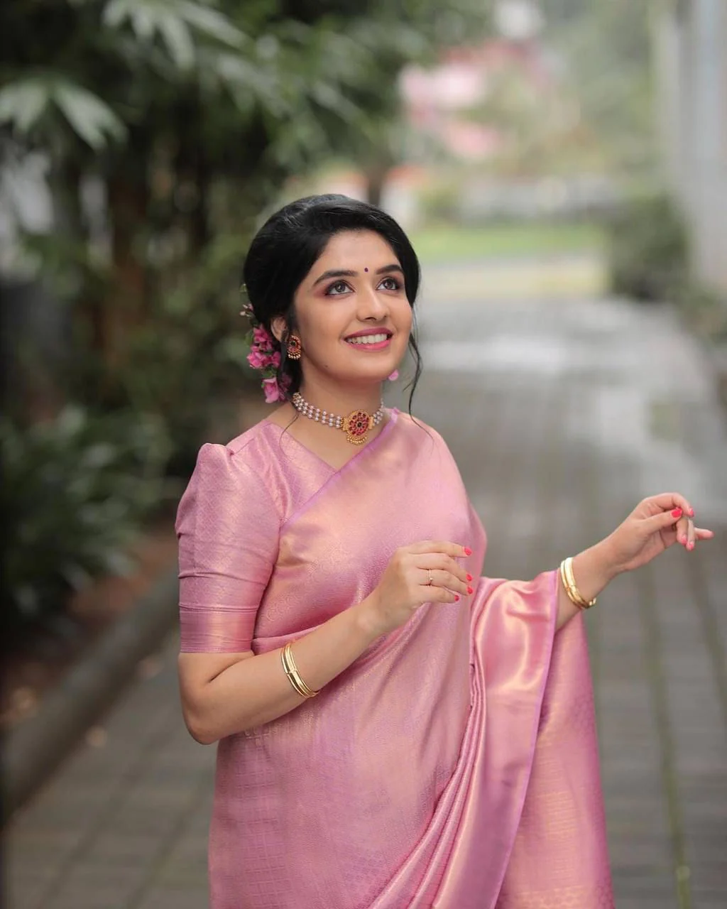 Evocative Pink Soft Silk Saree With Forbearance Blouse Piece - Image 3