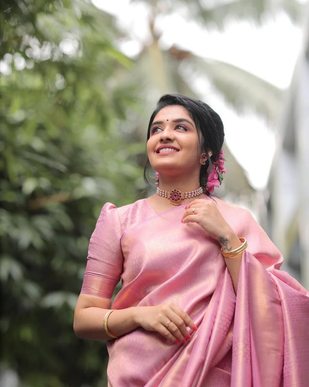 Evocative Pink Soft Silk Saree With Forbearance Blouse Piece - Image 4