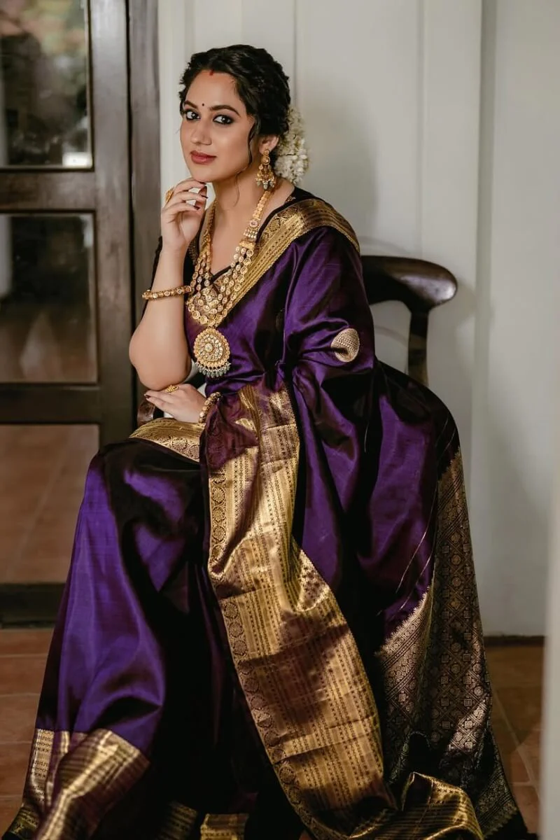 Evocative Purple Soft Banarasi Silk Saree With Piquant Blouse Piece - Image 2