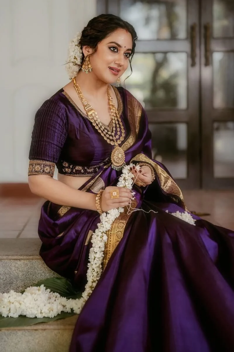 Evocative Purple Soft Banarasi Silk Saree With Piquant Blouse Piece - Image 5