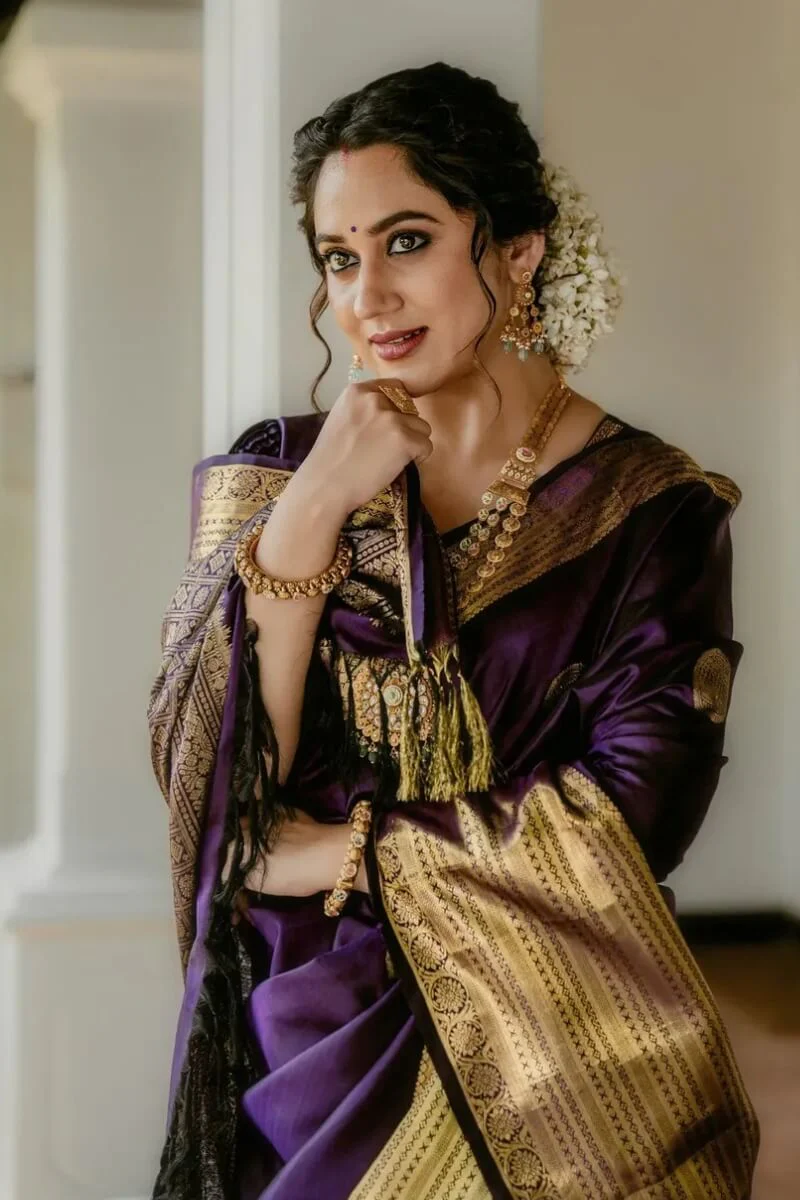 Evocative Purple Soft Banarasi Silk Saree With Piquant Blouse Piece - Image 6