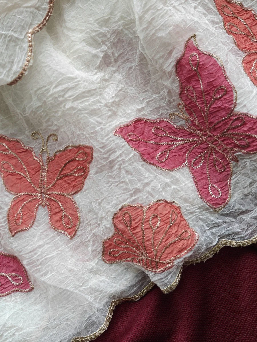 Excellent Off White Embroidery Work Crush Chiffon Silk Saree With Vivacious Blouse Piece - Image 5