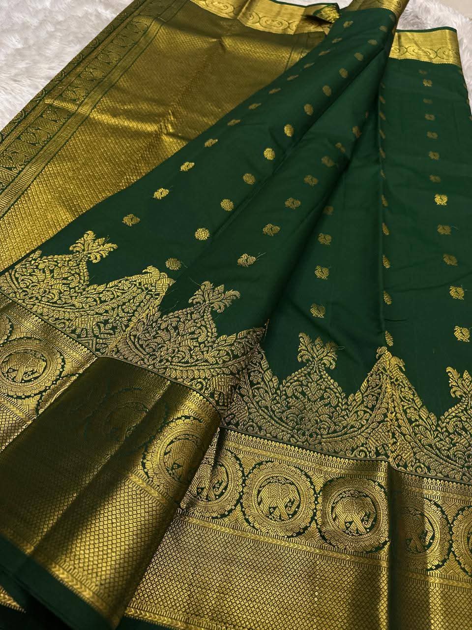 Exceptional Dark Green Pure Zari Weaving Banarasi Silk Saree With Snappy Blouse Piece - Image 2