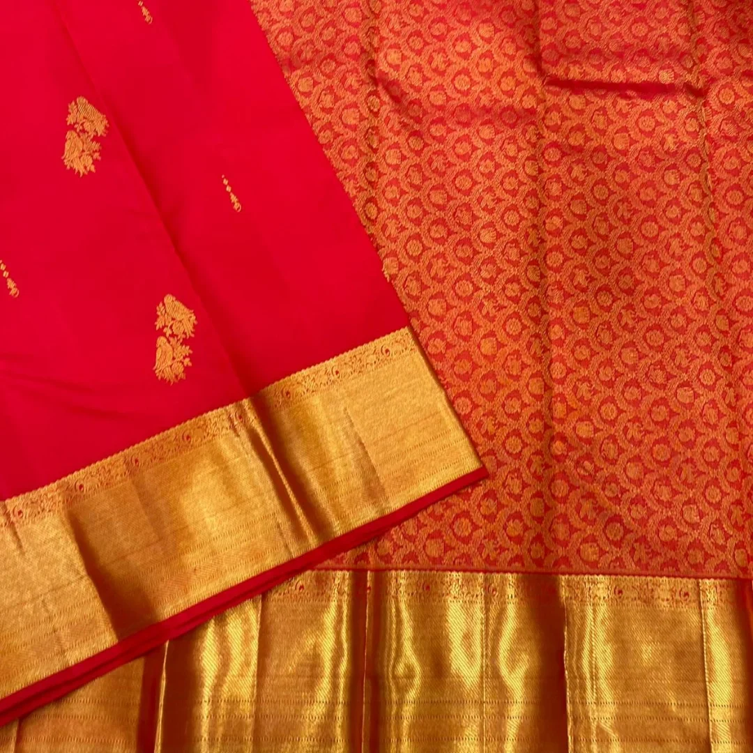 Exemplary Red Soft Banarasi Silk Saree With Forbearance Blouse Piece - Image 2